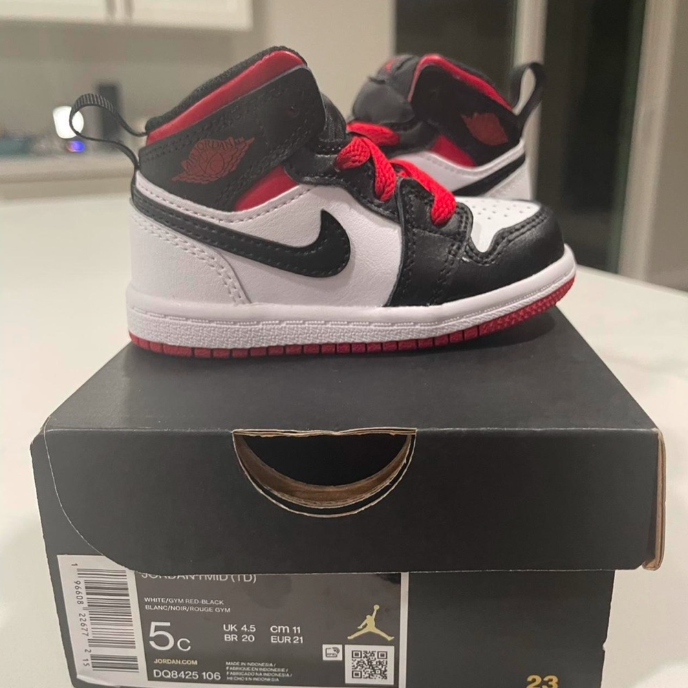 Nike Jordan mid baby/toddler sneakers
